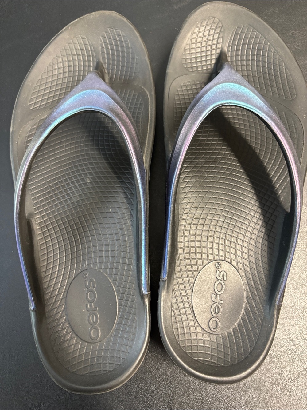 OOFOS Women's Black Sandals with Iridescent Straps